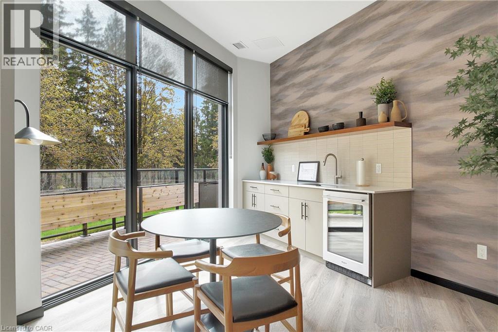 525 New Dundee Road Unit# 715, Kitchener, ON - Indoor Photo Showing Dining Room