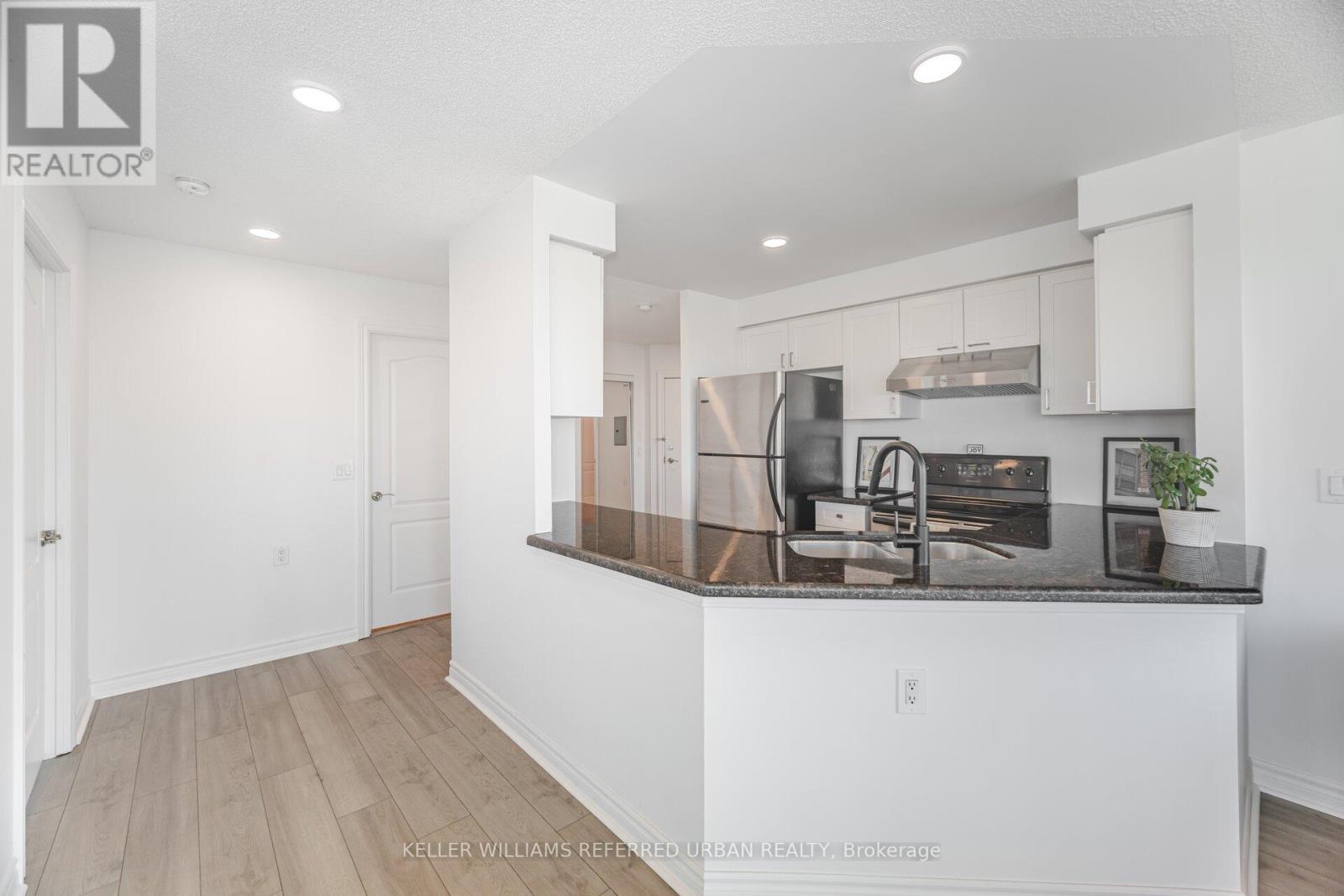 803 - 1030 Sheppard Avenue W, Toronto, ON - Indoor Photo Showing Kitchen