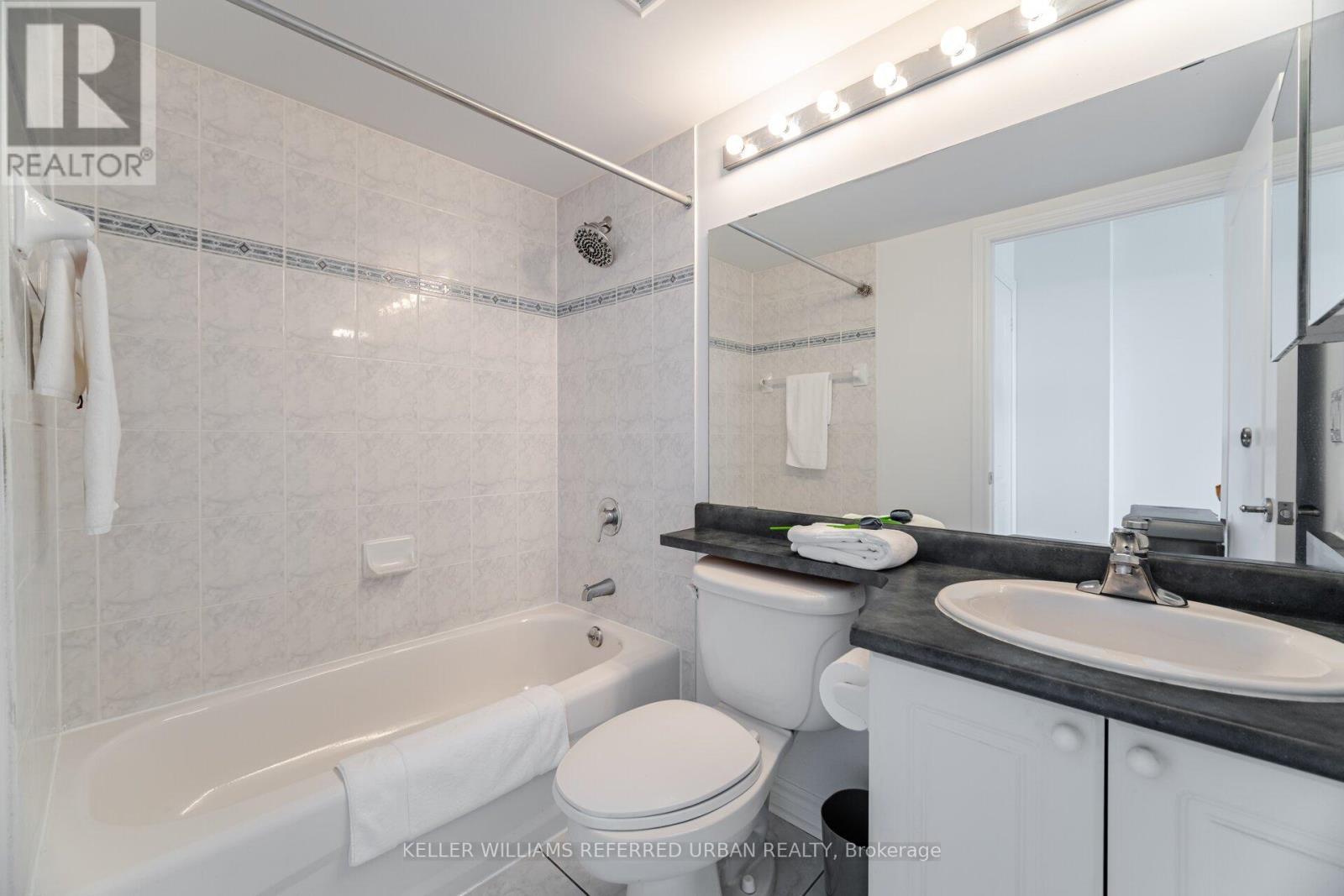 803 - 1030 Sheppard Avenue W, Toronto, ON - Indoor Photo Showing Bathroom