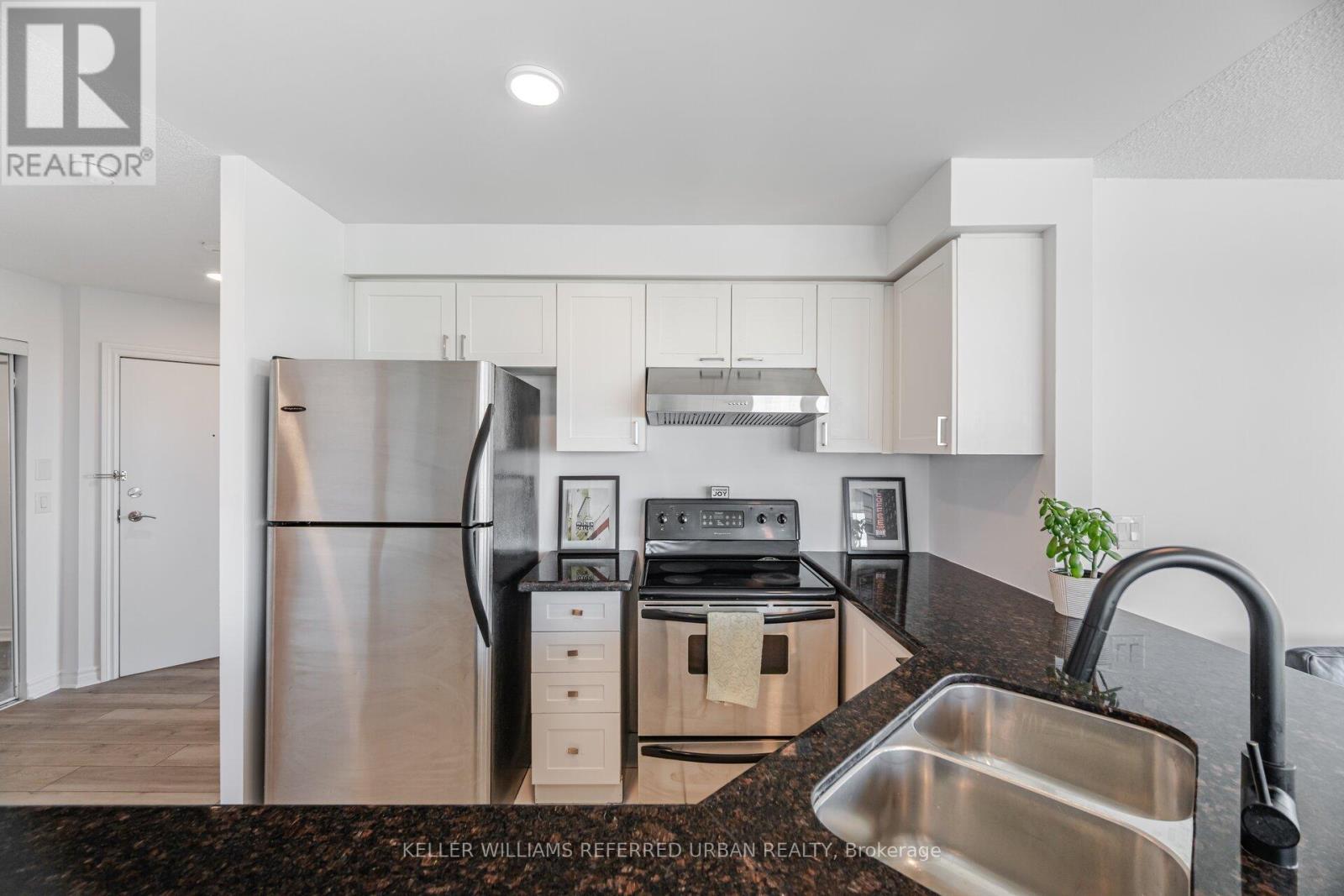 803 - 1030 Sheppard Avenue W, Toronto, ON - Indoor Photo Showing Kitchen With Double Sink