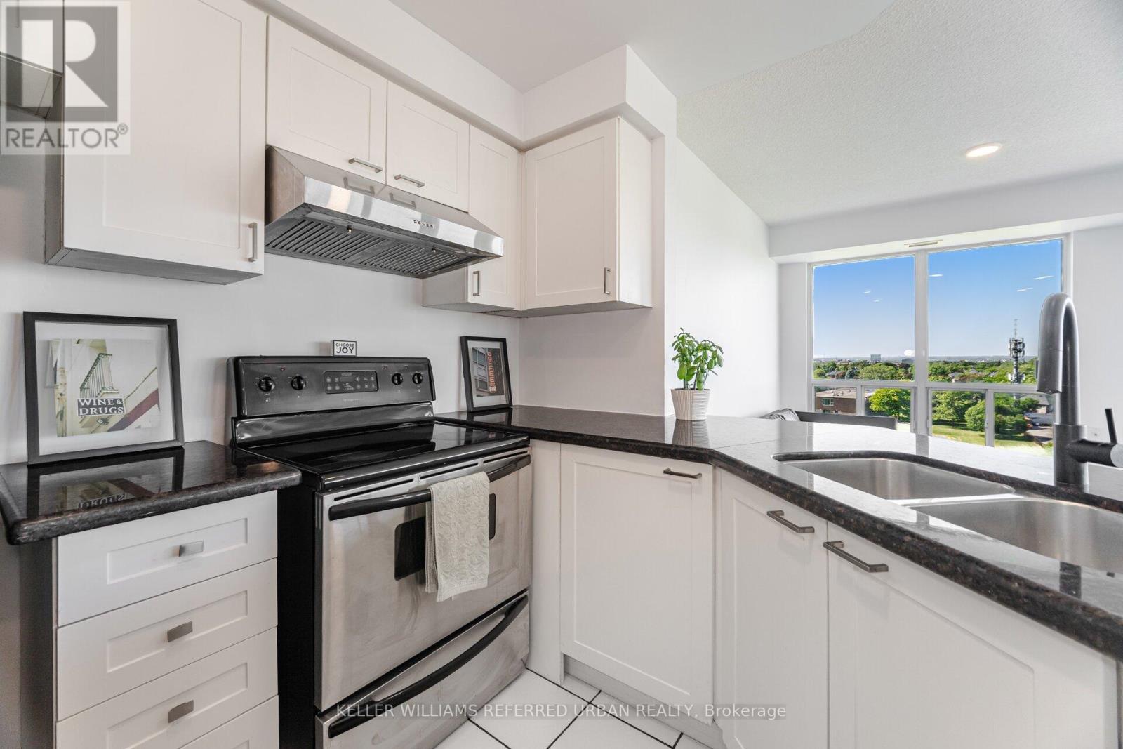 803 - 1030 Sheppard Avenue W, Toronto, ON - Indoor Photo Showing Kitchen With Double Sink