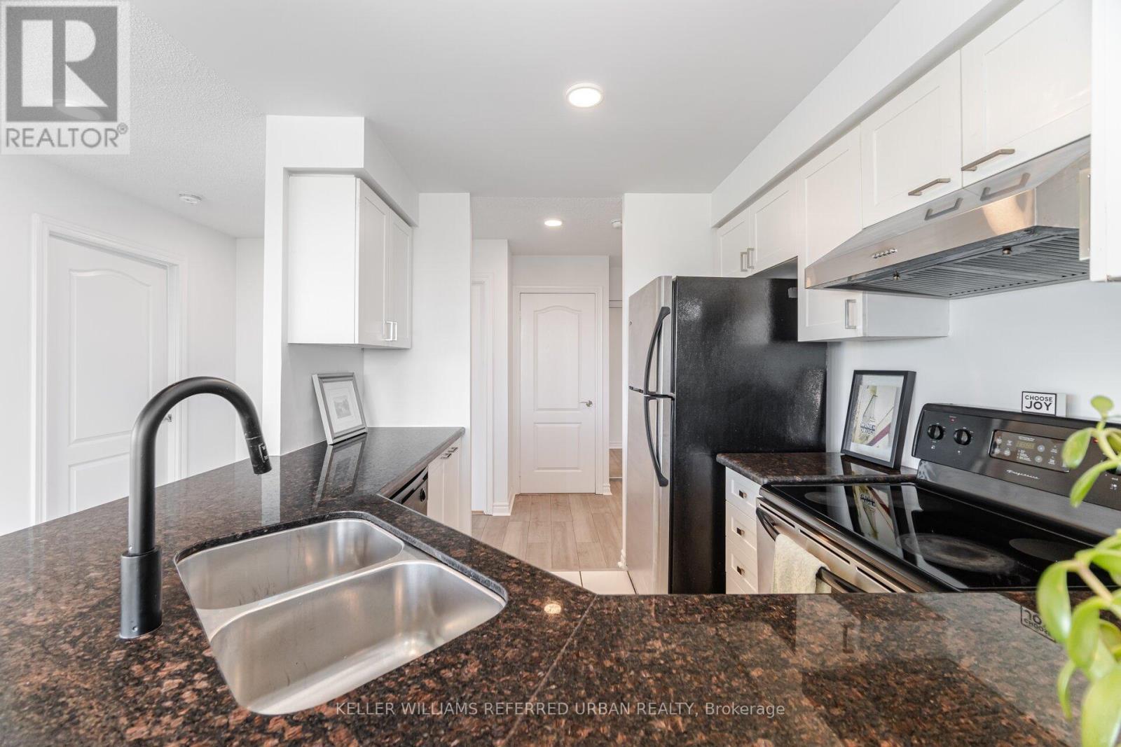 803 - 1030 Sheppard Avenue W, Toronto, ON - Indoor Photo Showing Kitchen With Double Sink