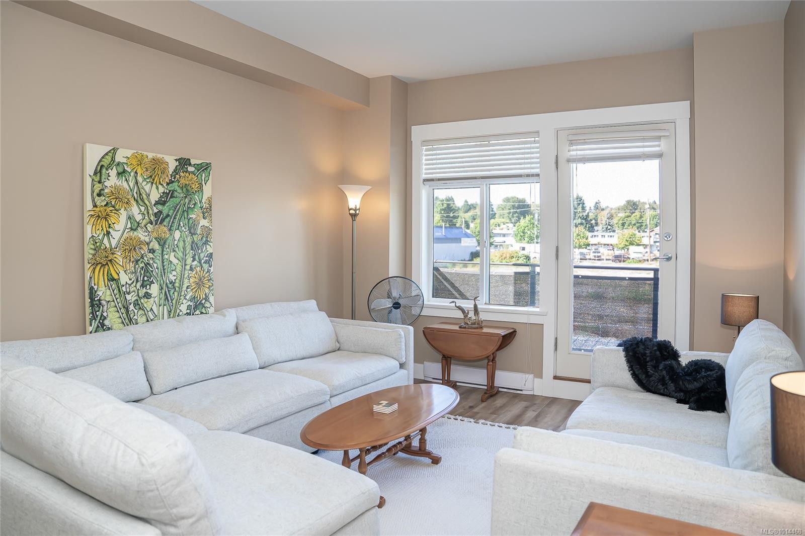 206-5822 Garden St, Duncan, BC - Indoor Photo Showing Living Room