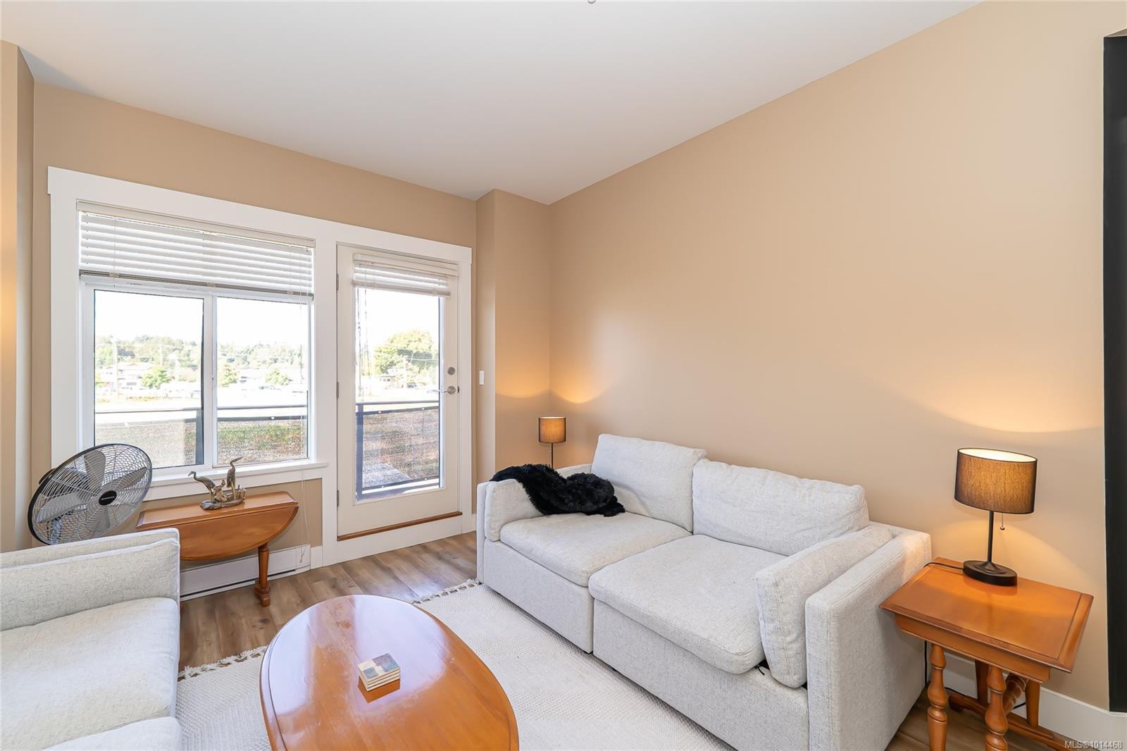 206-5822 Garden St, Duncan, BC - Indoor Photo Showing Living Room