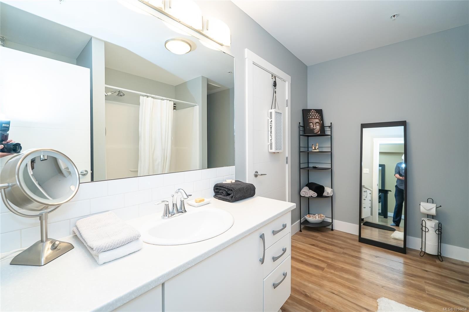 206-5822 Garden St, Duncan, BC - Indoor Photo Showing Bathroom