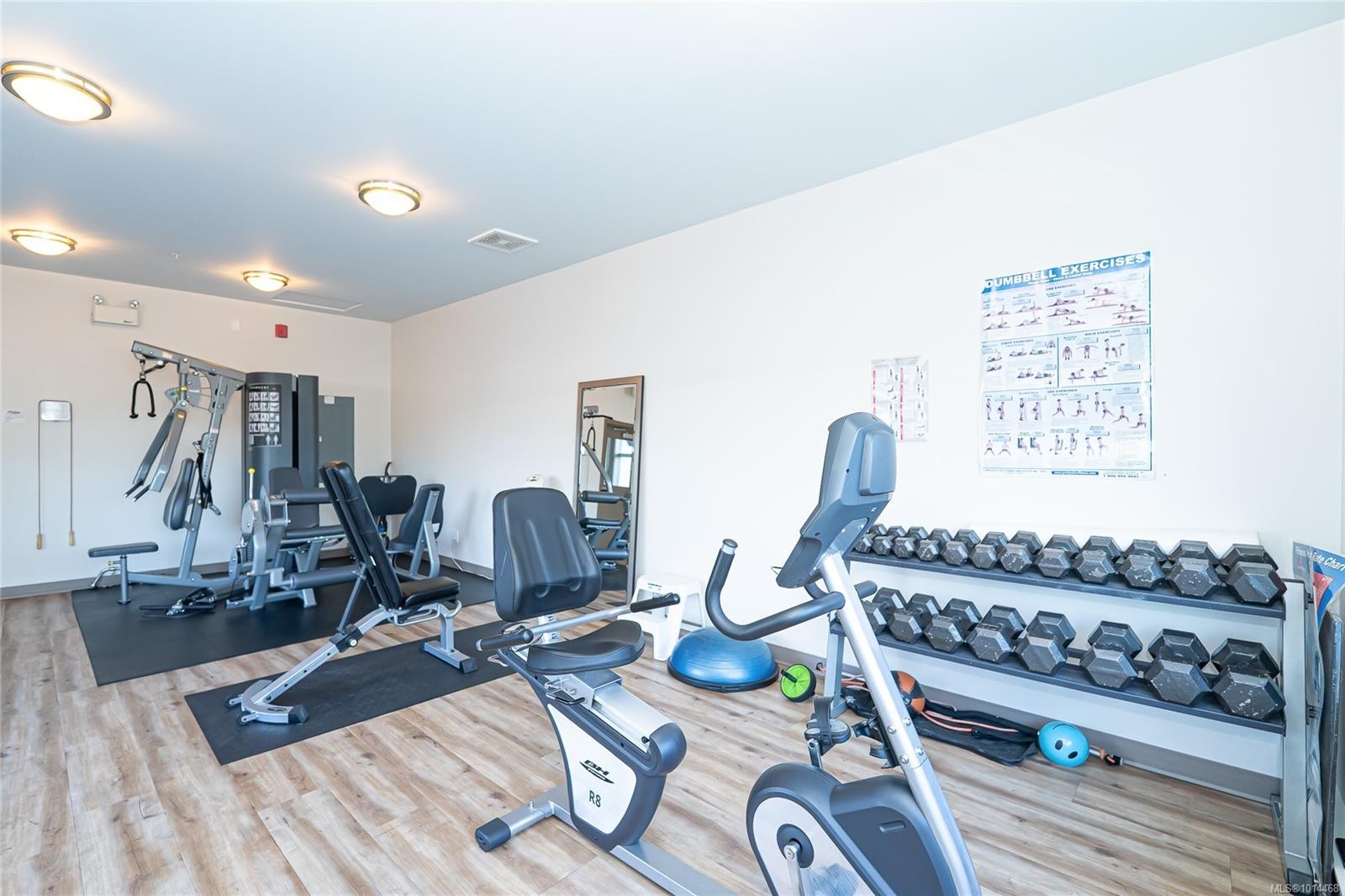 206-5822 Garden St, Duncan, BC - Indoor Photo Showing Gym Room