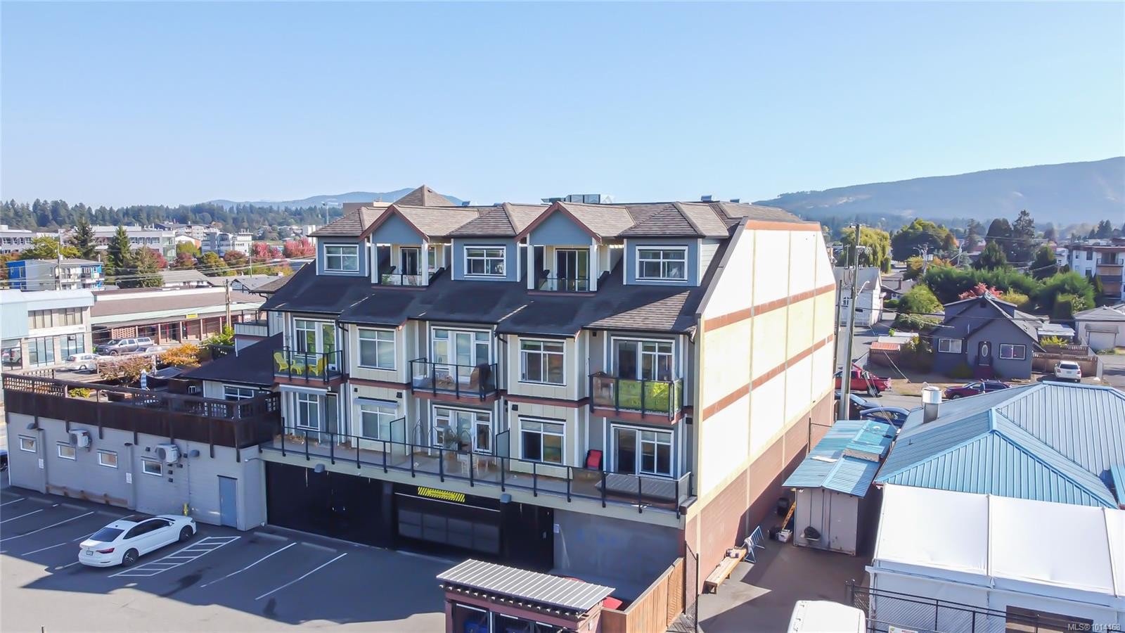 206-5822 Garden St, Duncan, BC - Outdoor