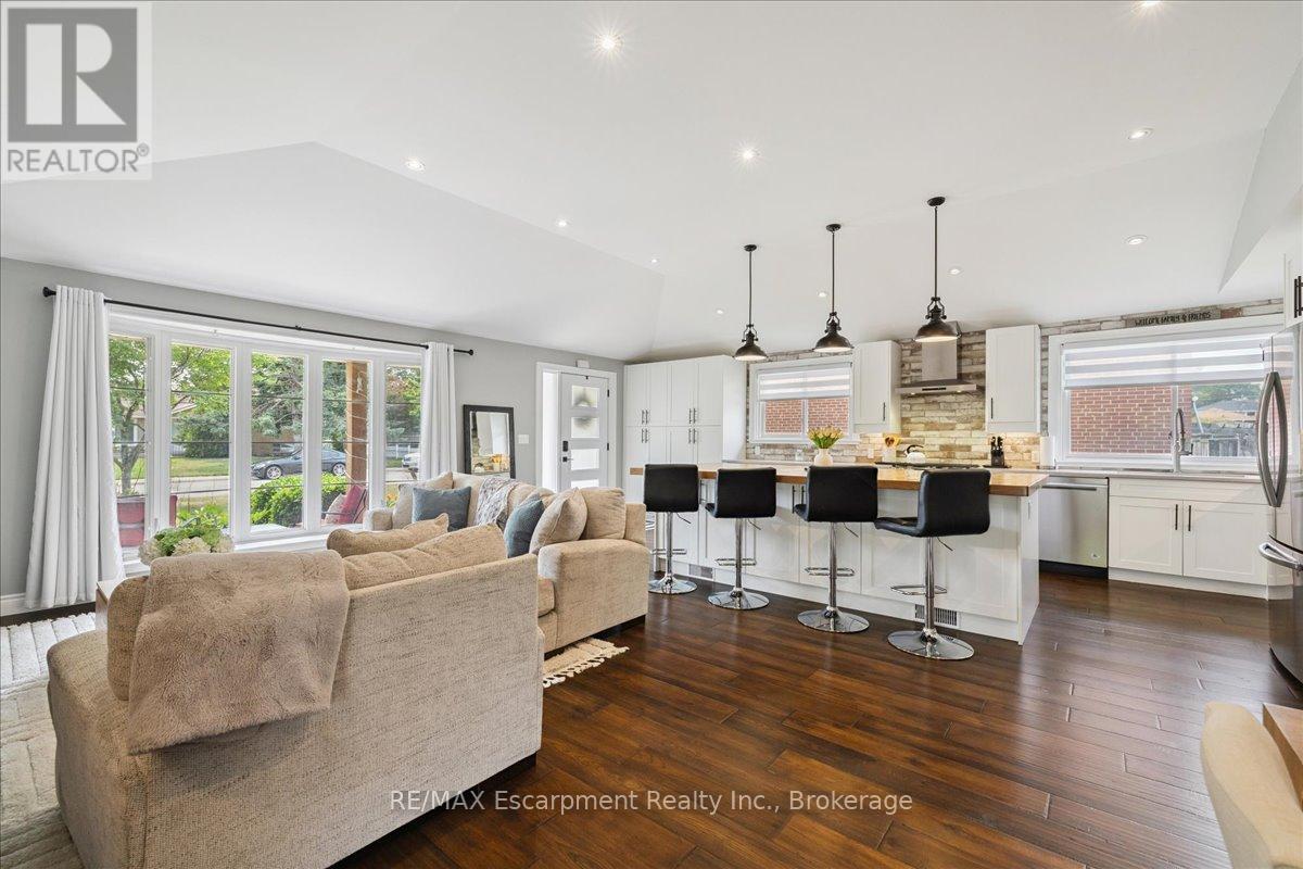 755 Parker Crescent, Burlington (Brant), ON - Indoor