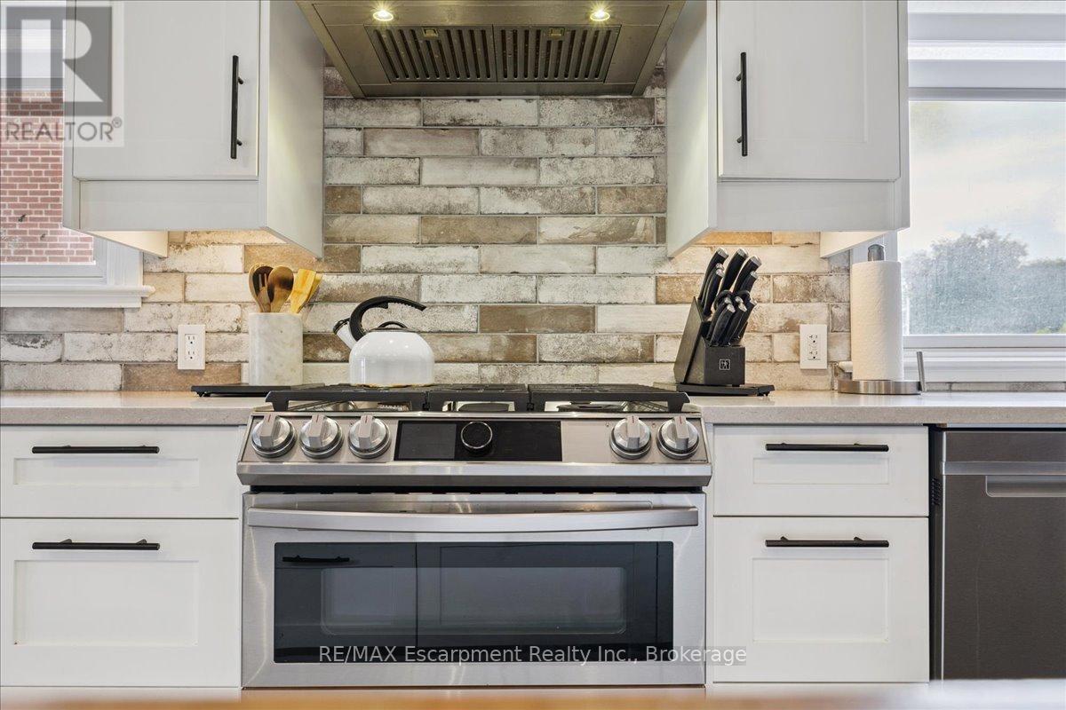 755 Parker Crescent, Burlington (Brant), ON - Indoor Photo Showing Kitchen