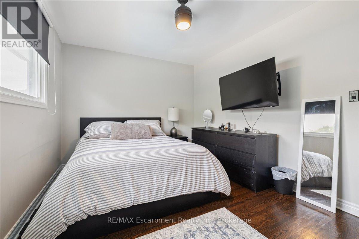 755 Parker Crescent, Burlington (Brant), ON - Indoor Photo Showing Bedroom