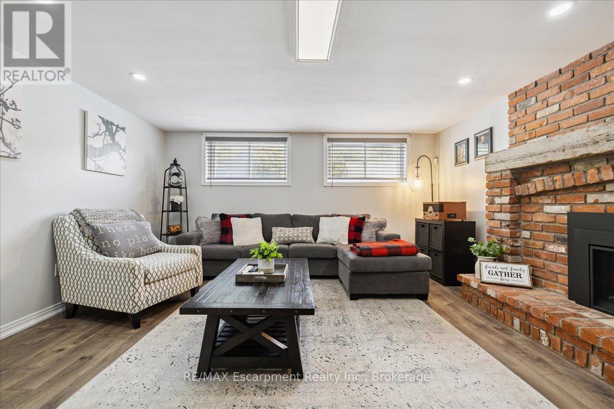755 Parker Crescent, Burlington (Brant), ON - Indoor Photo Showing Living Room With Fireplace