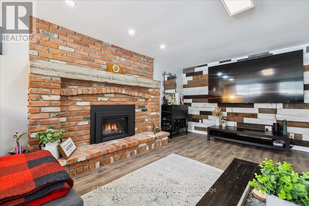 755 Parker Crescent, Burlington (Brant), ON - Indoor Photo Showing Living Room With Fireplace