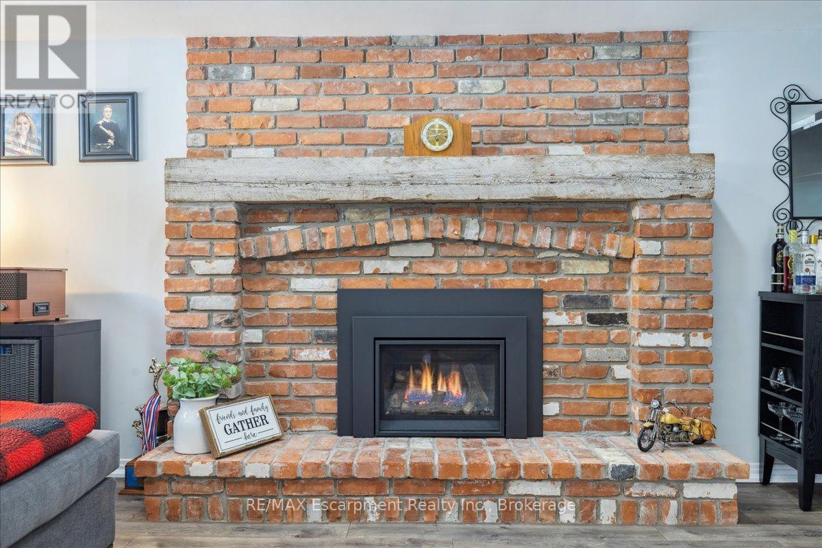 755 Parker Crescent, Burlington (Brant), ON - Indoor Photo Showing Living Room With Fireplace