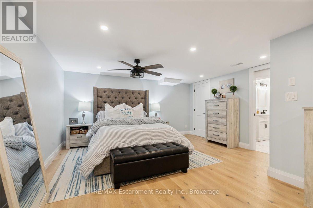755 Parker Crescent, Burlington (Brant), ON - Indoor Photo Showing Bedroom