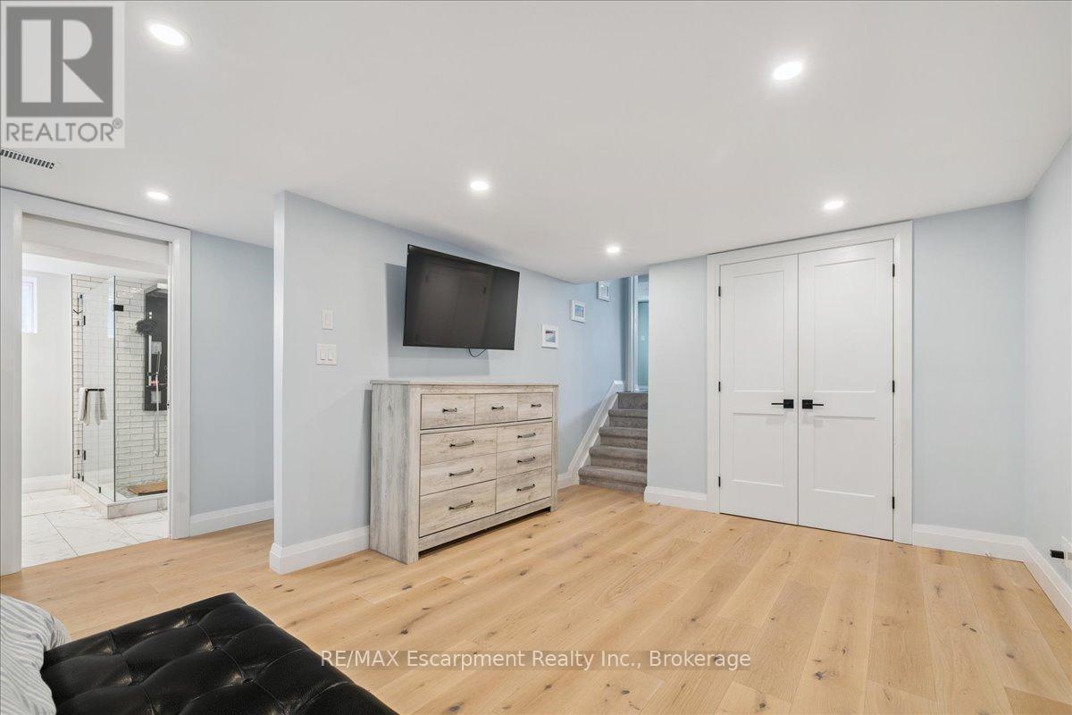 755 Parker Crescent, Burlington (Brant), ON - Indoor