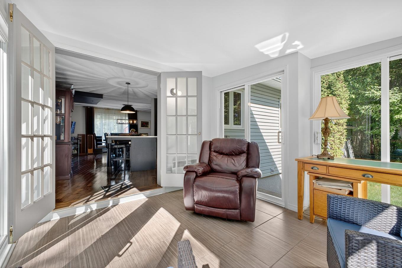 Véranda - 208 Rue Des Cerfs, Farnham, QC - Indoor Photo Showing Living Room
