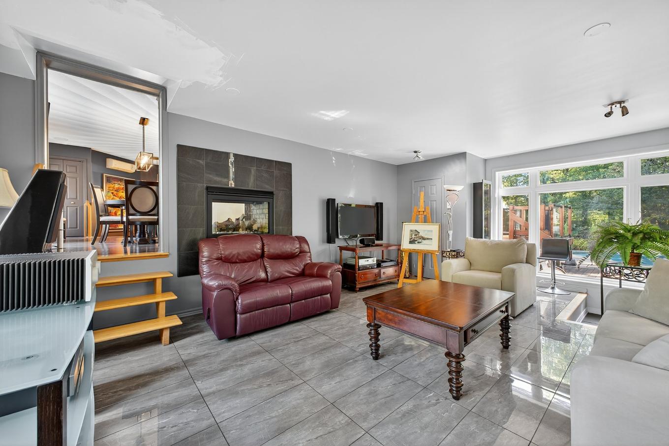 Salon - 208 Rue Des Cerfs, Farnham, QC - Indoor Photo Showing Living Room