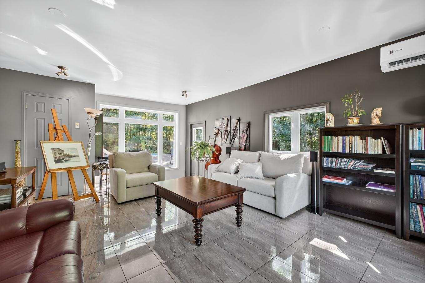 Salon - 208 Rue Des Cerfs, Farnham, QC - Indoor Photo Showing Living Room