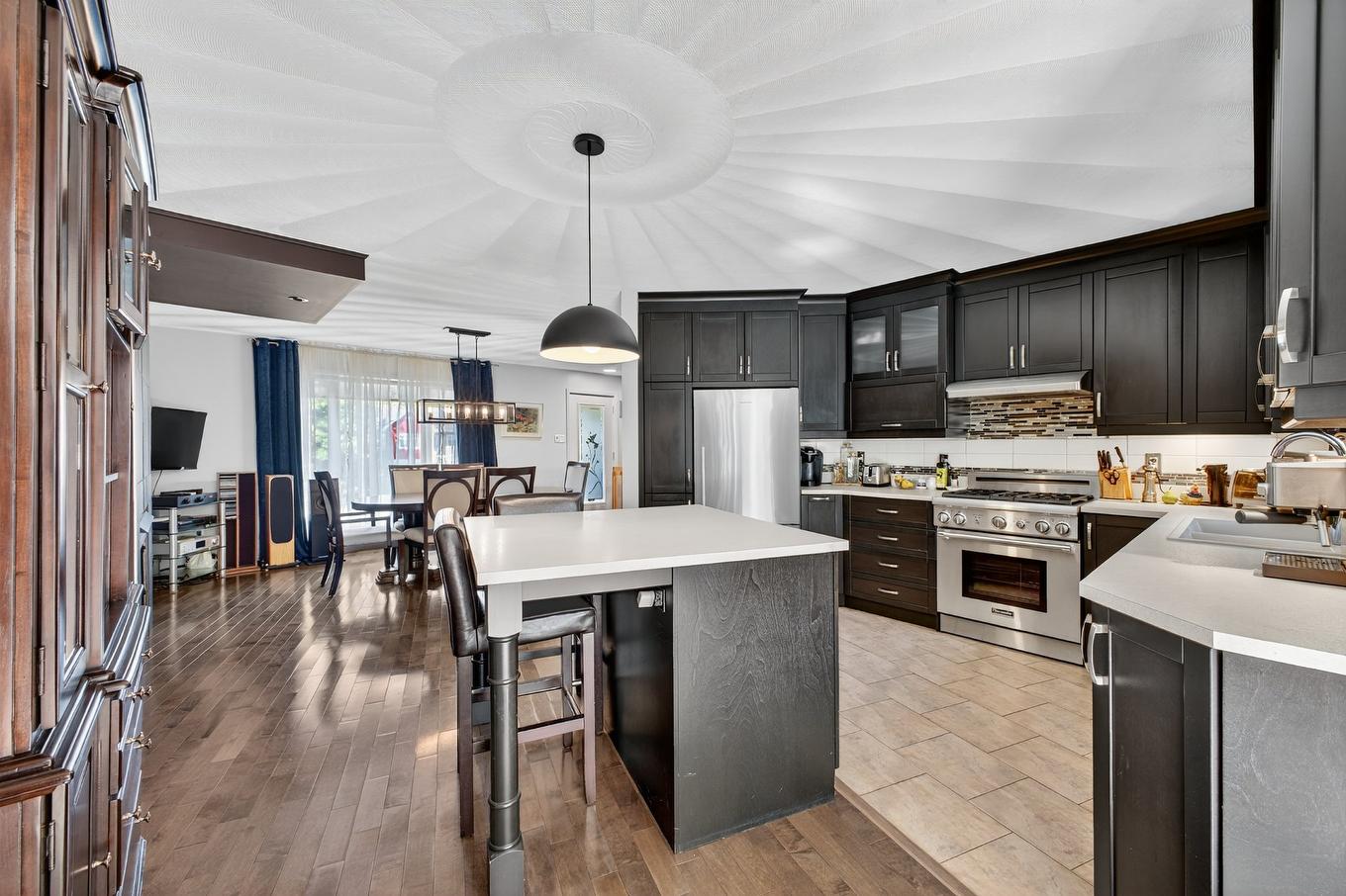 Cuisine - 208 Rue Des Cerfs, Farnham, QC - Indoor Photo Showing Kitchen With Upgraded Kitchen
