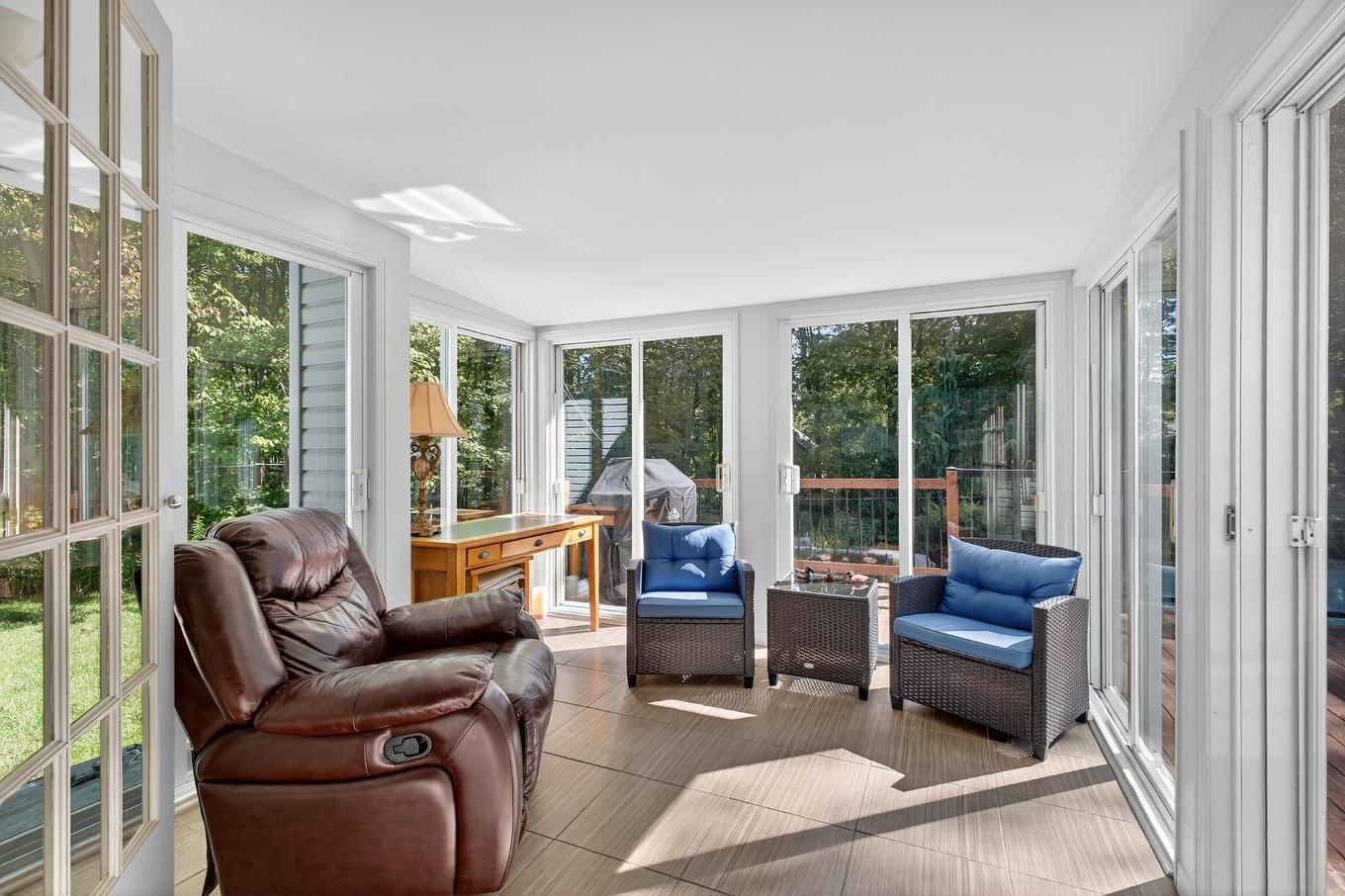 Véranda - 208 Rue Des Cerfs, Farnham, QC - Indoor Photo Showing Living Room