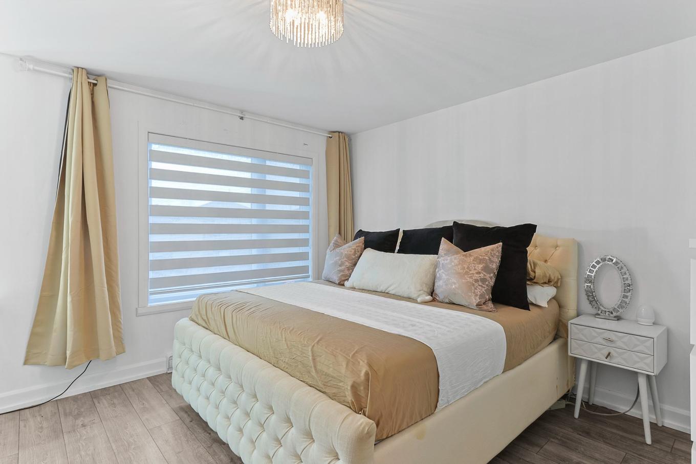 Primary bedroom - 73 Av. Des Tilleuls, Salaberry-De-Valleyfield, QC - Indoor Photo Showing Bedroom