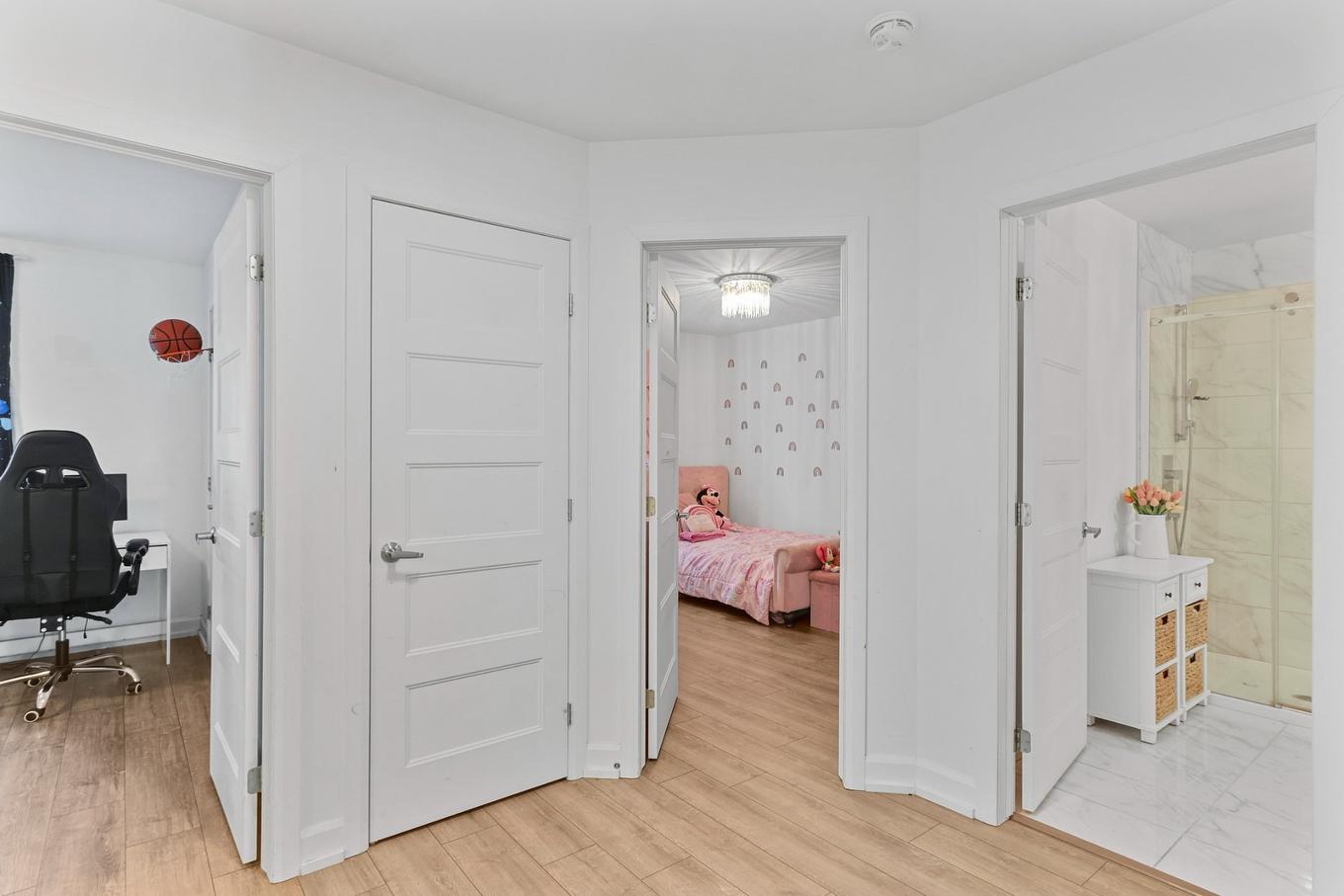 Passageway - 73 Av. Des Tilleuls, Salaberry-De-Valleyfield, QC - Indoor