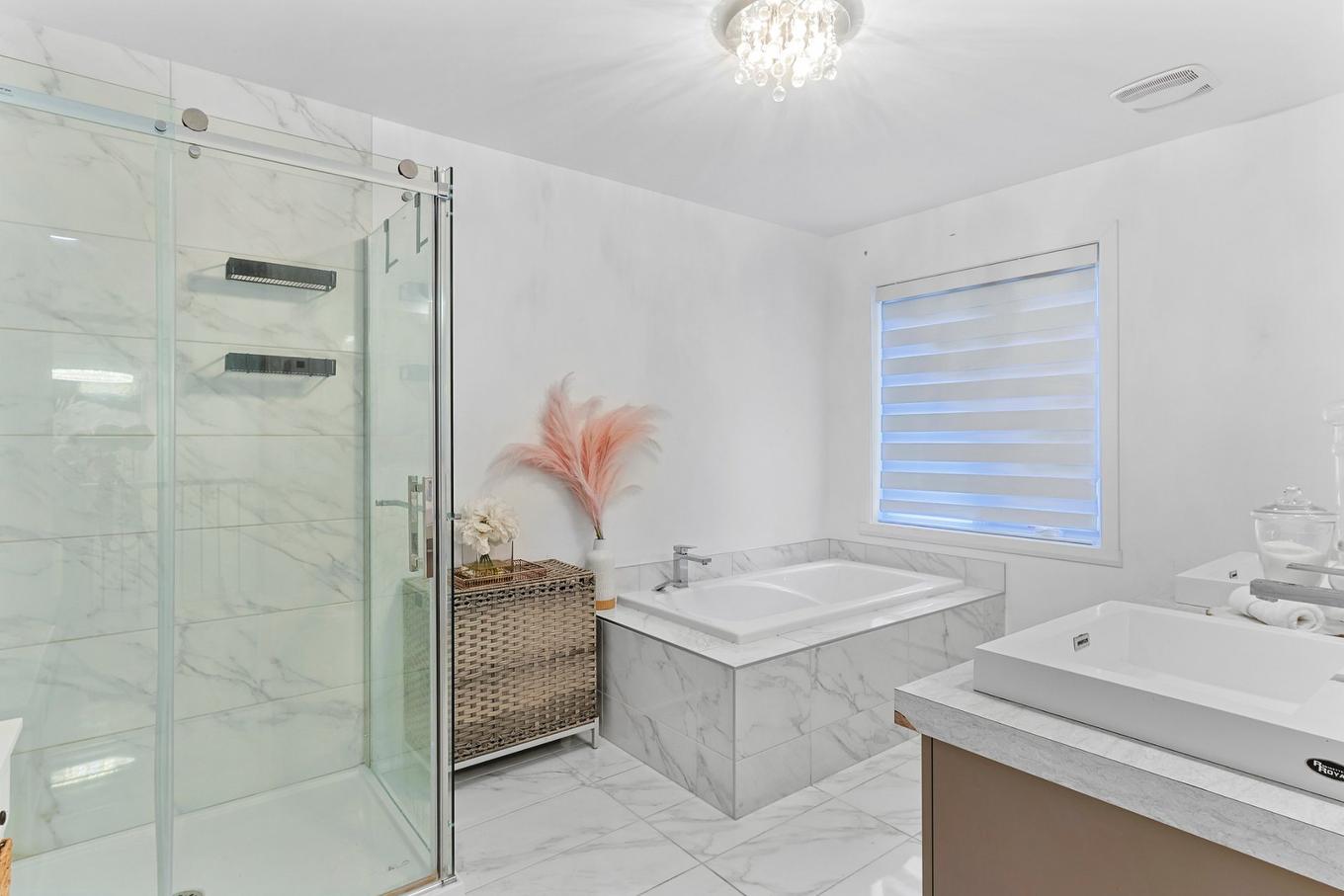 Bathroom - 73 Av. Des Tilleuls, Salaberry-De-Valleyfield, QC - Indoor Photo Showing Bathroom