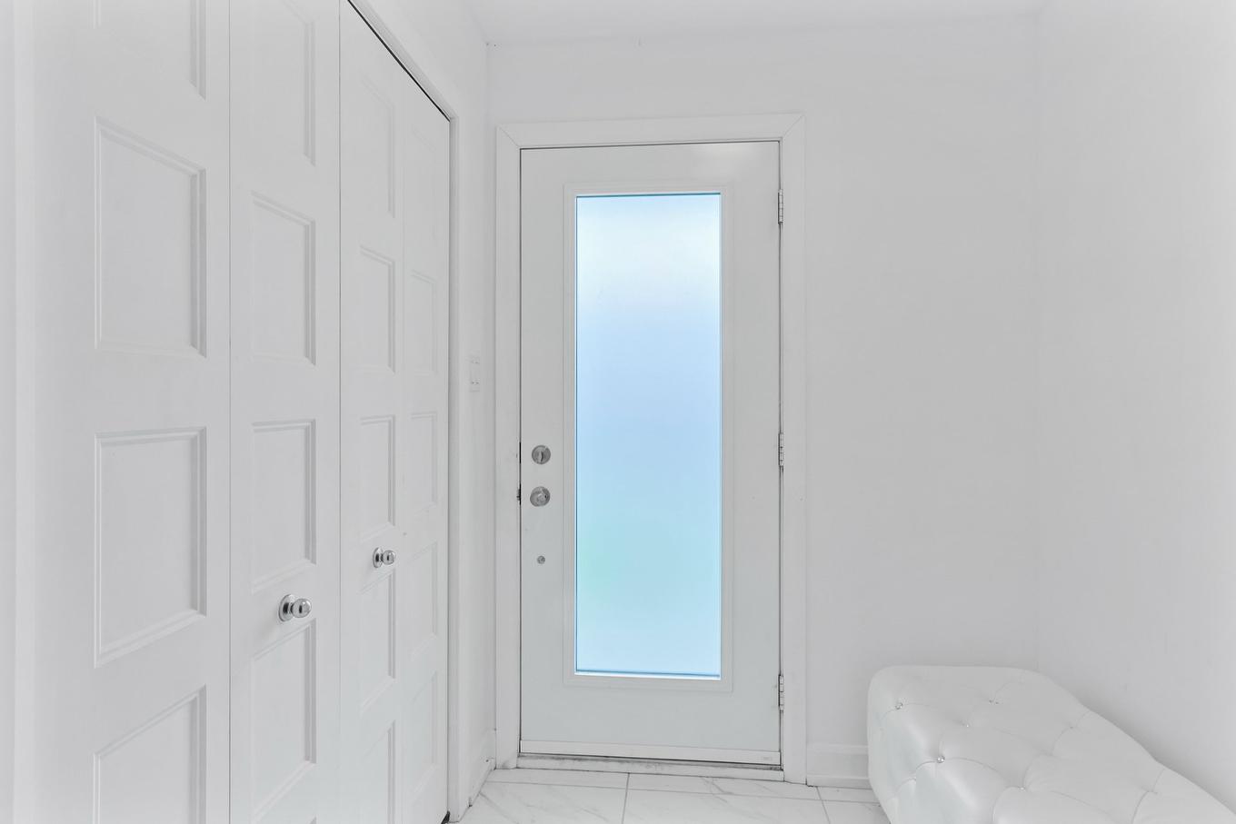 Hall - 73 Av. Des Tilleuls, Salaberry-De-Valleyfield, QC - Indoor