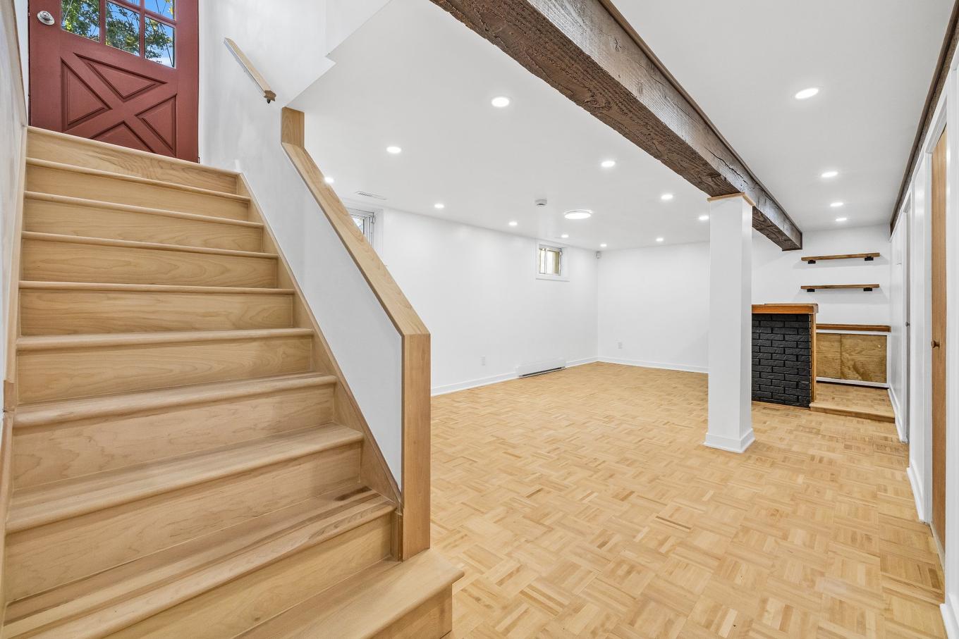 Basement - 20 Rue Émile, Laval (Laval-Des-Rapides), QC - Indoor Photo Showing Other Room