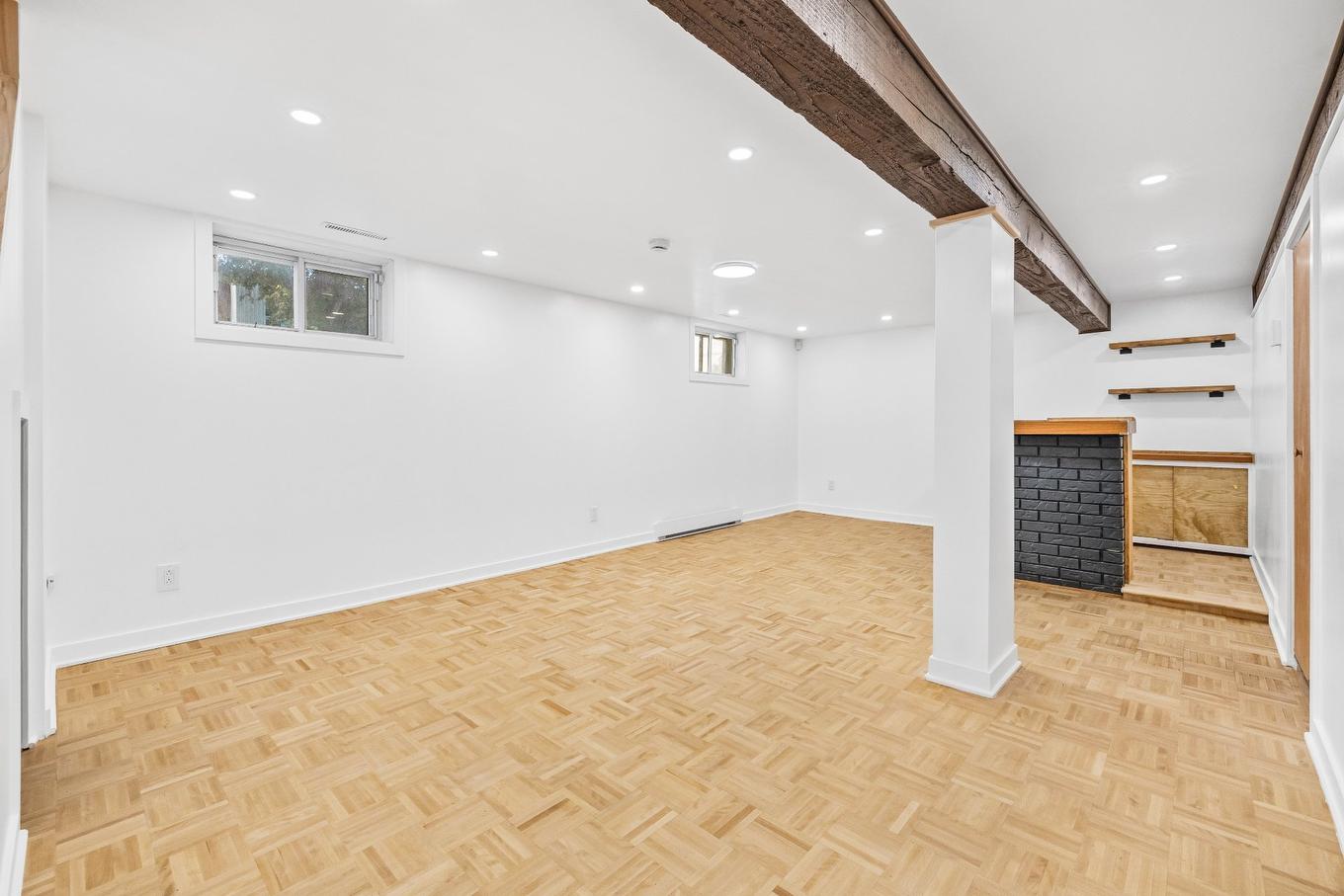 Basement - 20 Rue Émile, Laval (Laval-Des-Rapides), QC - Indoor Photo Showing Other Room