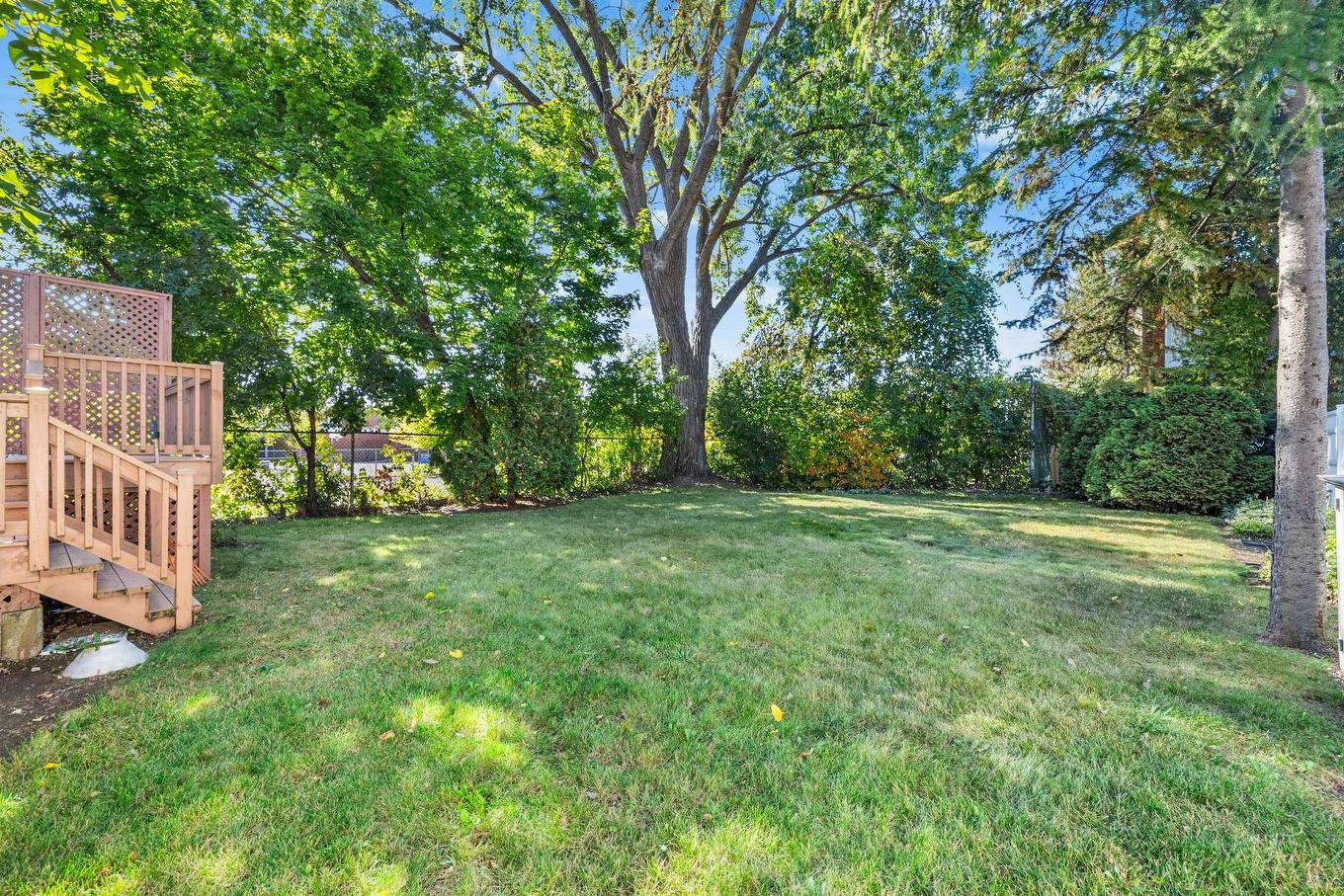 Backyard - 20 Rue Émile, Laval (Laval-Des-Rapides), QC - Outdoor