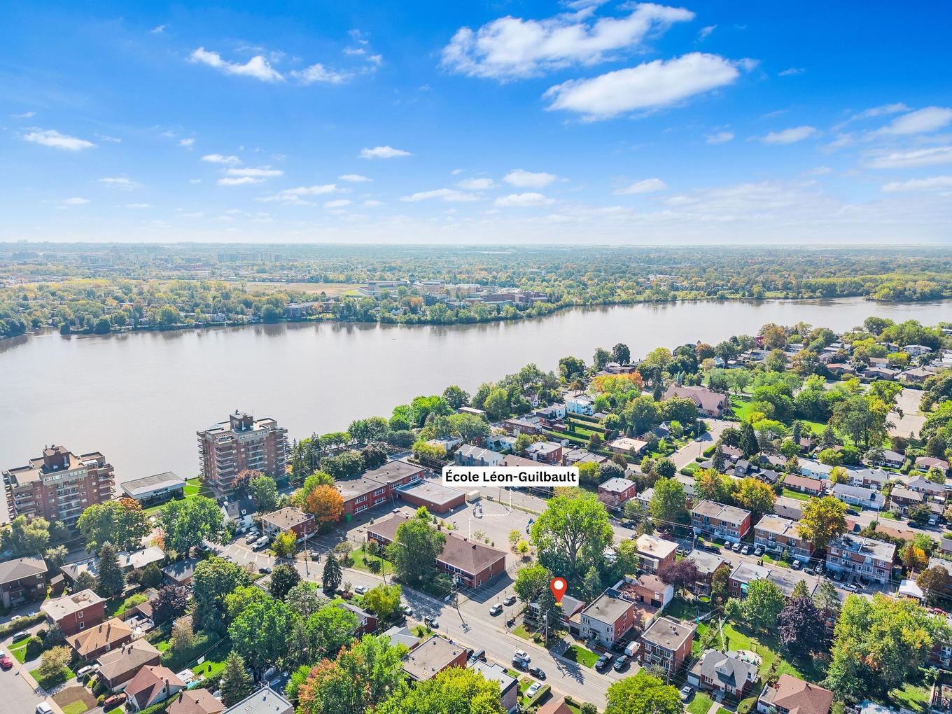 Aerial photo - 20 Rue Émile, Laval (Laval-Des-Rapides), QC - Outdoor With Body Of Water With View