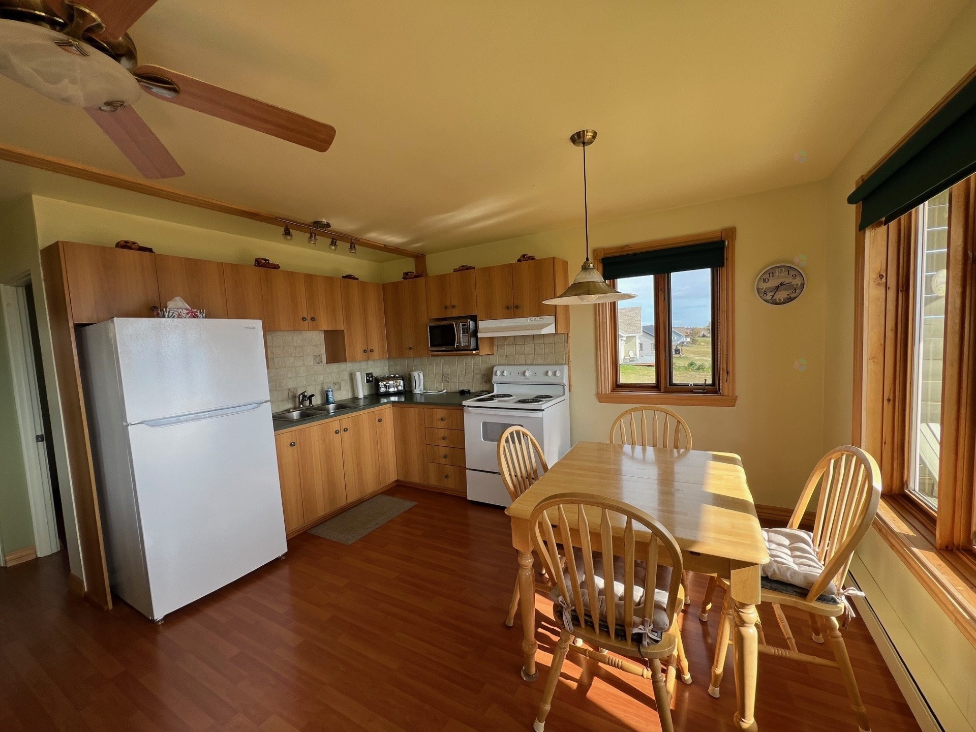 Kitchen - 200 Boul. Perron E., Caplan, QC - Indoor Photo Showing Kitchen With Double Sink