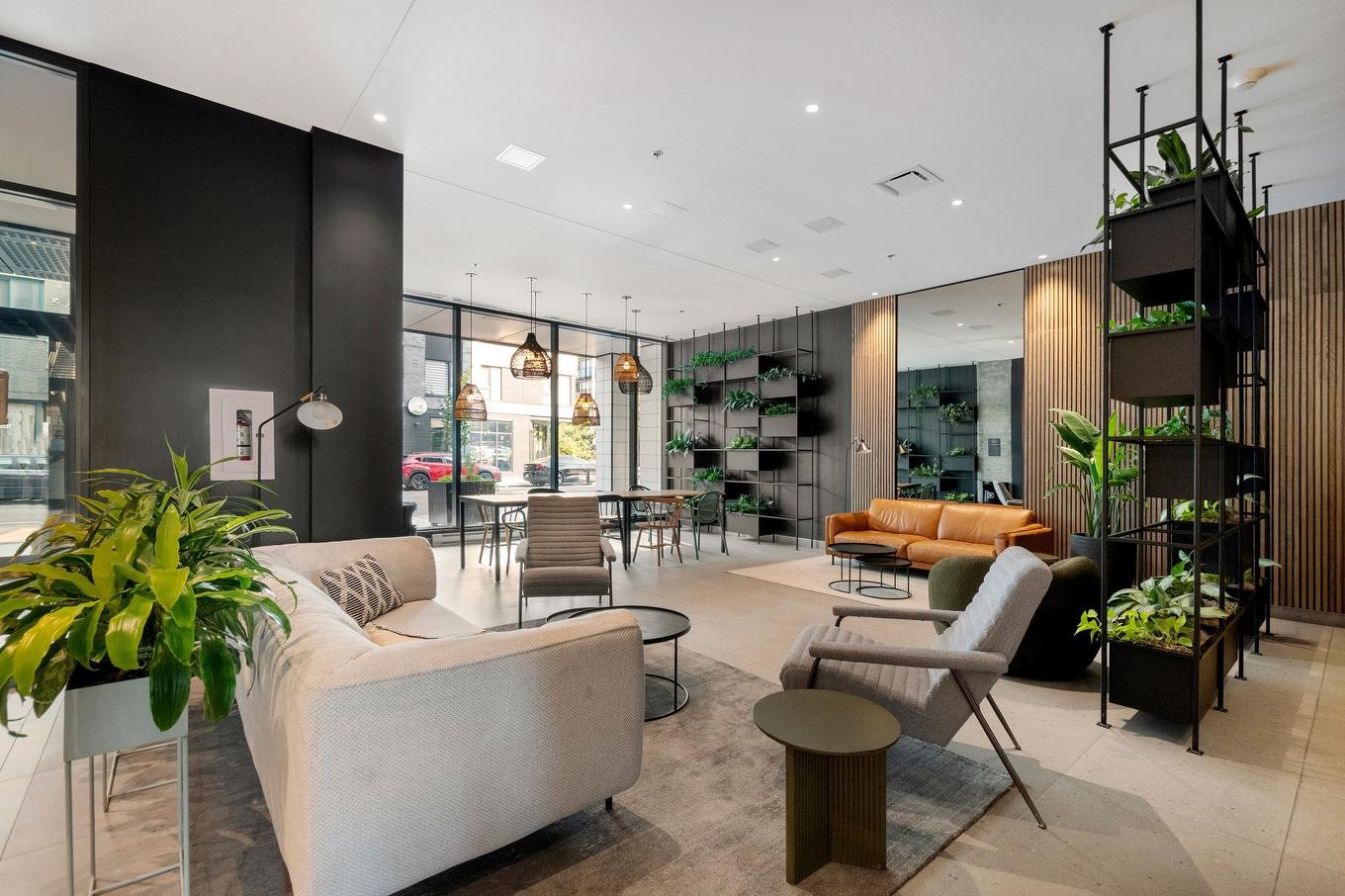 Hall - 429-2180 Rue Ste-Catherine E., Montréal (Ville-Marie), QC - Indoor