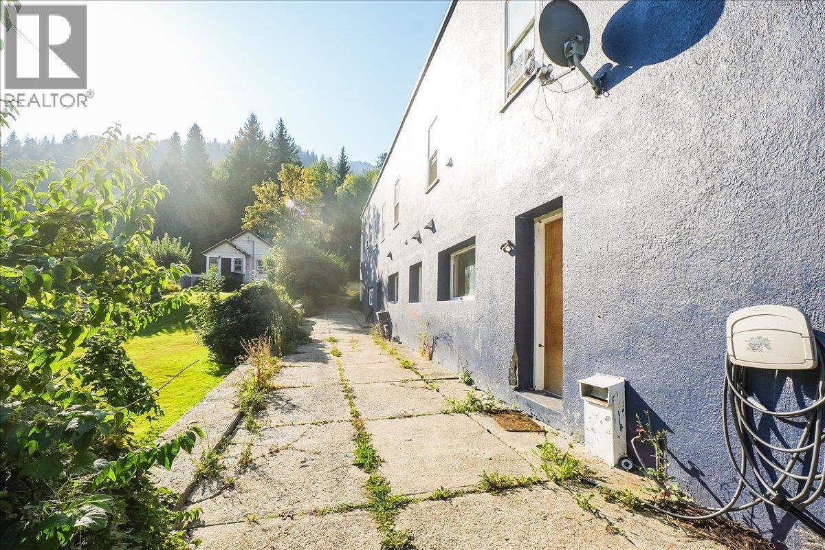 156 Haig Street Street, Warfield, BC - Outdoor