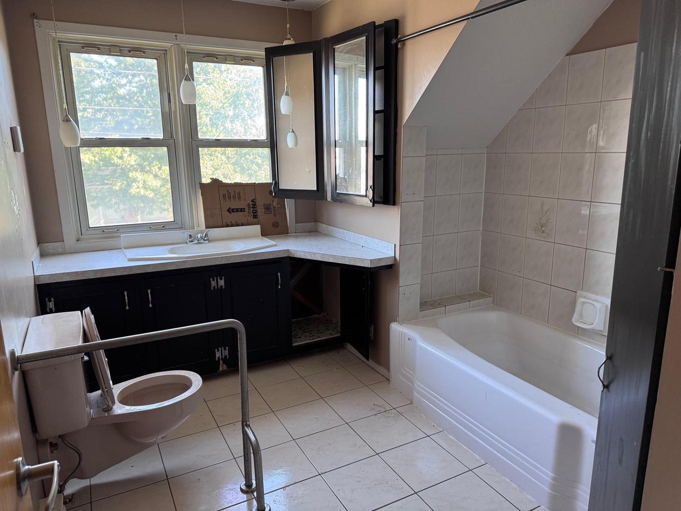 Salle de bains - 200 18E Avenue, Drummondville, QC - Indoor Photo Showing Bathroom