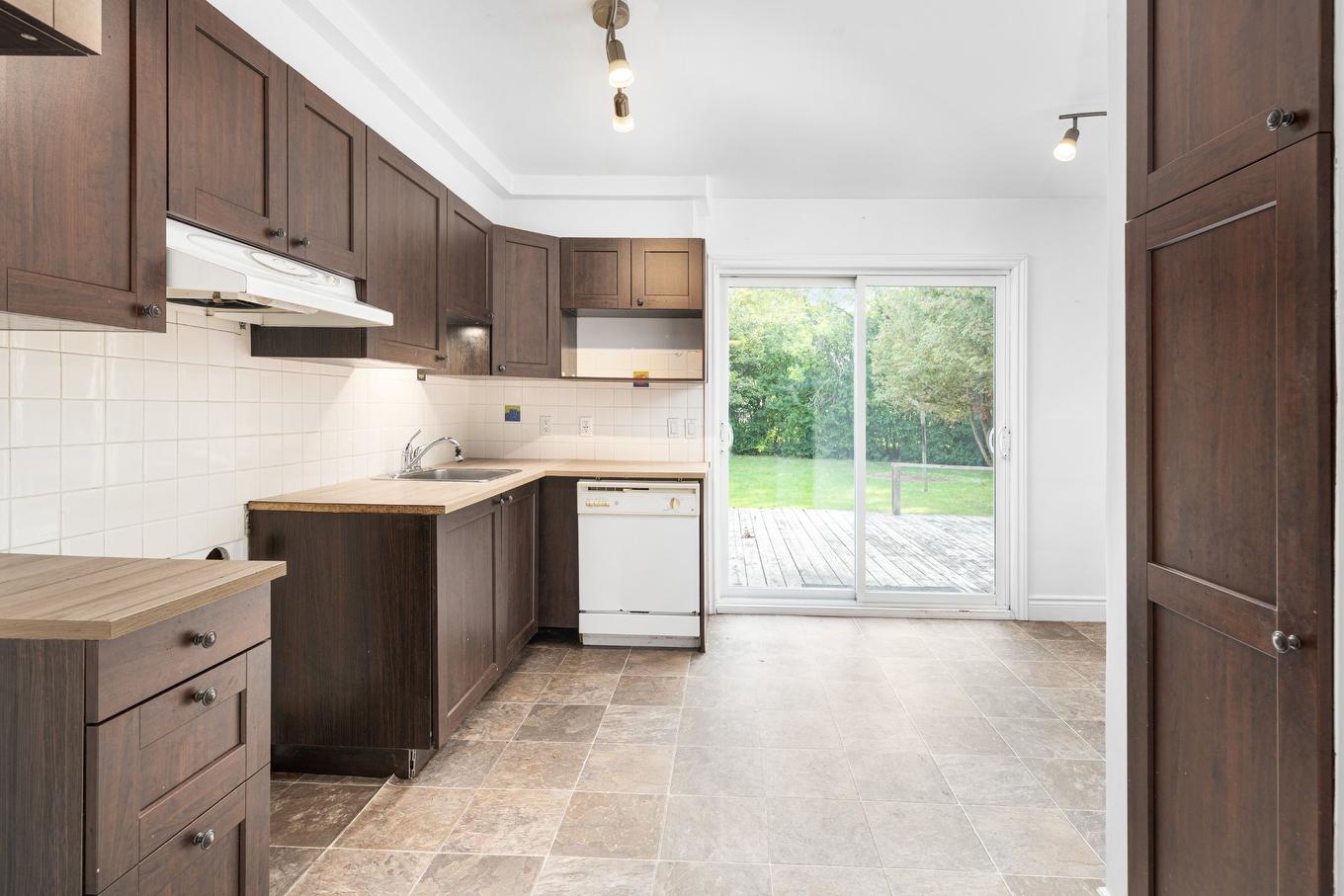 Cuisine - 625 Boul. Graham, Dorval, QC - Indoor Photo Showing Kitchen With Double Sink