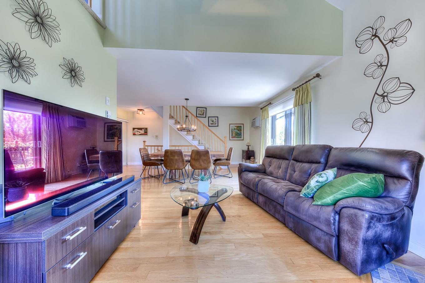 Living room - 1424 Rue Des Hirondelles, Longueuil (Le Vieux-Longueuil), QC - Indoor Photo Showing Living Room