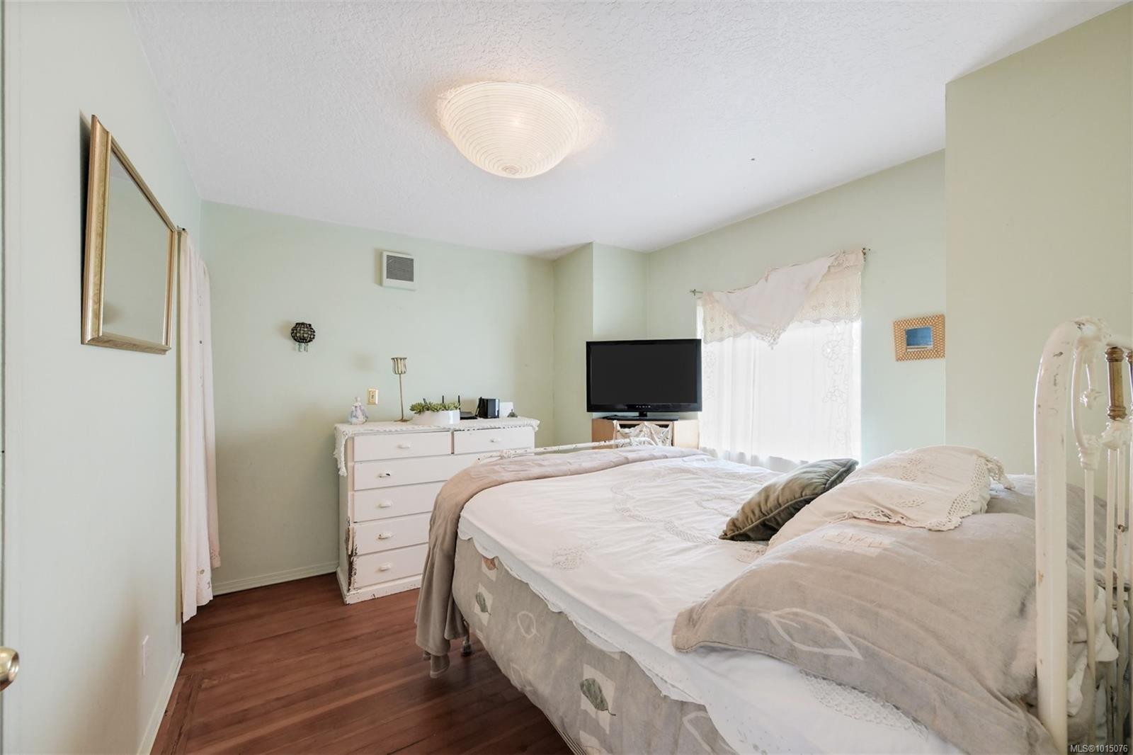 3883 Douglas St, Saanich, BC