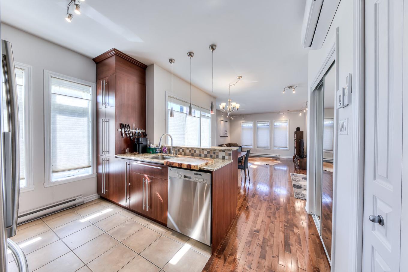 Cuisine - 4-3850 Rue Masson, Montréal (Rosemont/La Petite-Patrie), QC - Indoor Photo Showing Kitchen With Upgraded Kitchen