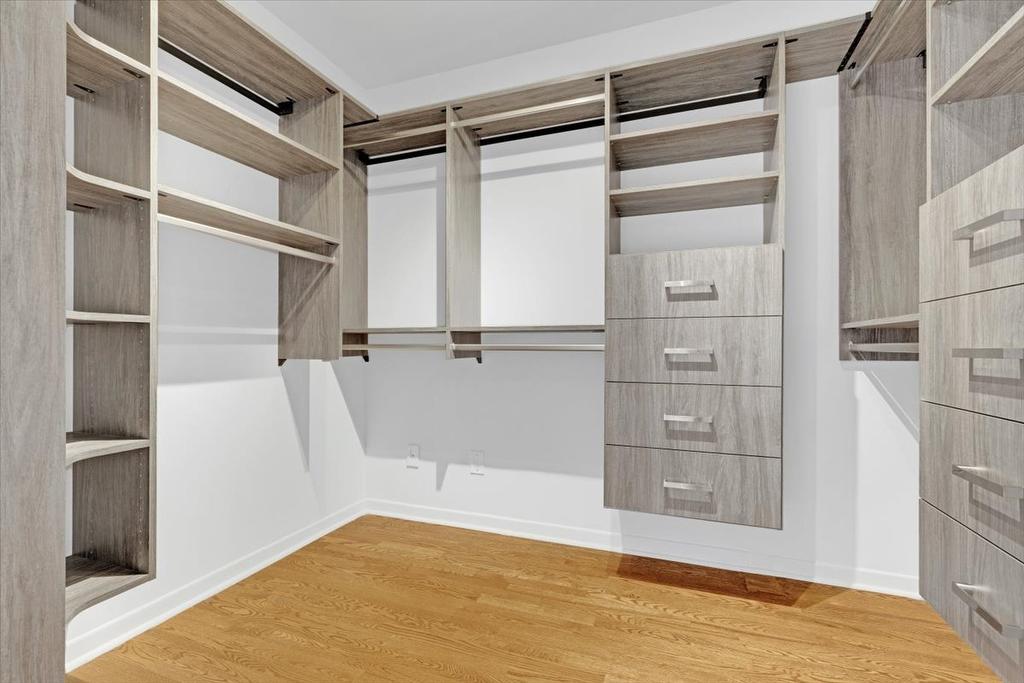 Penderie (Walk-in) - 6A-4410 Rue Ste-Catherine O., Westmount, QC - Indoor With Storage