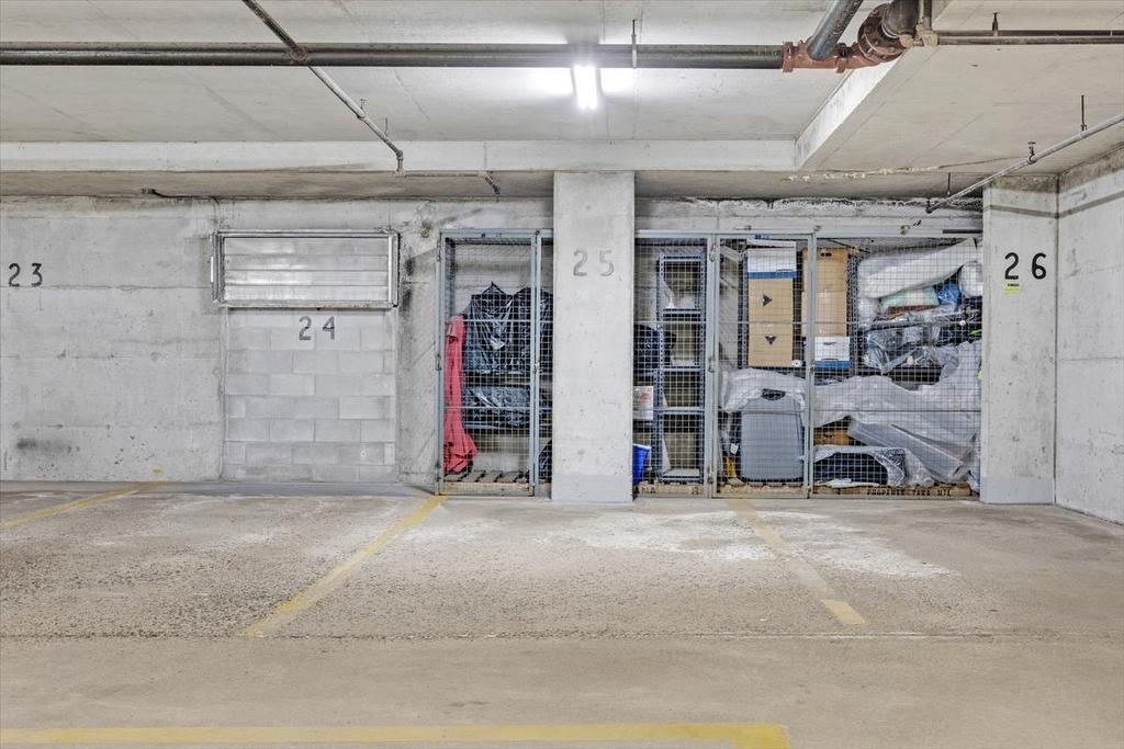 Stationnement - 6A-4410 Rue Ste-Catherine O., Westmount, QC - Indoor Photo Showing Garage
