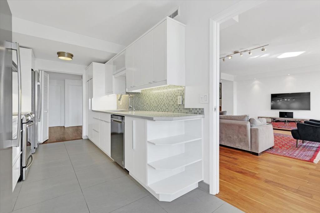 Cuisine - 6A-4410 Rue Ste-Catherine O., Westmount, QC - Indoor Photo Showing Kitchen With Upgraded Kitchen