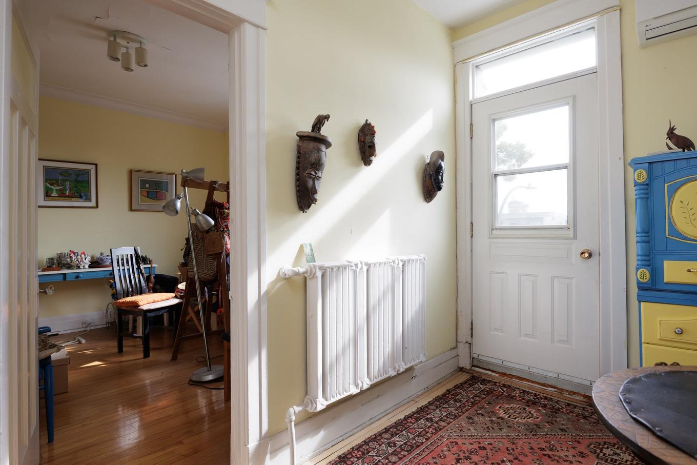 Exterior entrance - 2323 Av. Madison, Montréal (Côte-Des-Neiges/Notre-Dame-De-Grâce), QC - Indoor Photo Showing Other Room