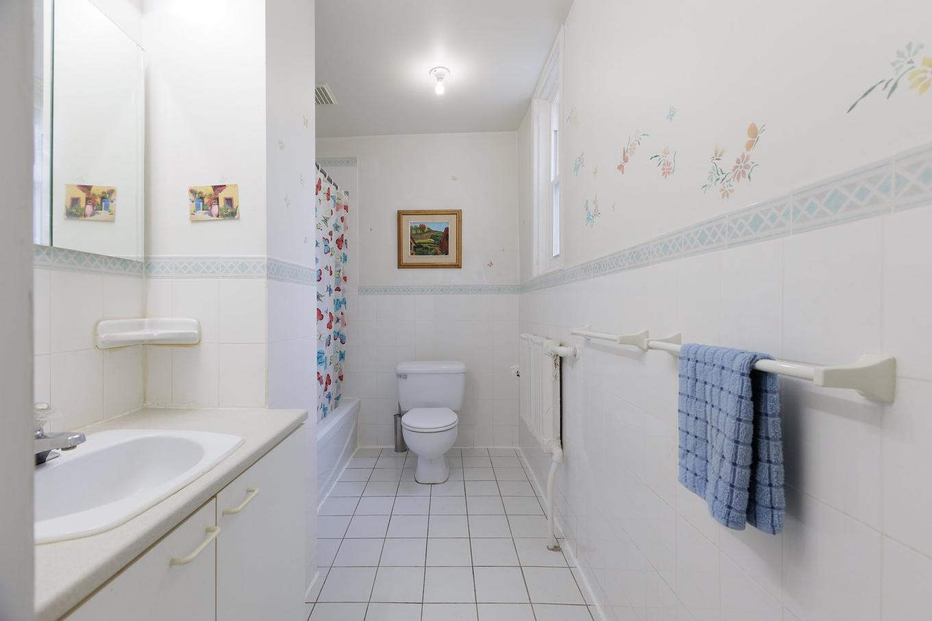 Bathroom - 2323 Av. Madison, Montréal (Côte-Des-Neiges/Notre-Dame-De-Grâce), QC - Indoor Photo Showing Bathroom