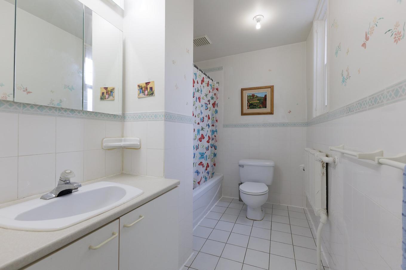 Bathroom - 2323 Av. Madison, Montréal (Côte-Des-Neiges/Notre-Dame-De-Grâce), QC - Indoor Photo Showing Bathroom