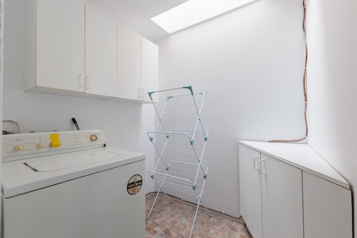 Laundry room - 2323 Av. Madison, Montréal (Côte-Des-Neiges/Notre-Dame-De-Grâce), QC - Indoor Photo Showing Laundry Room