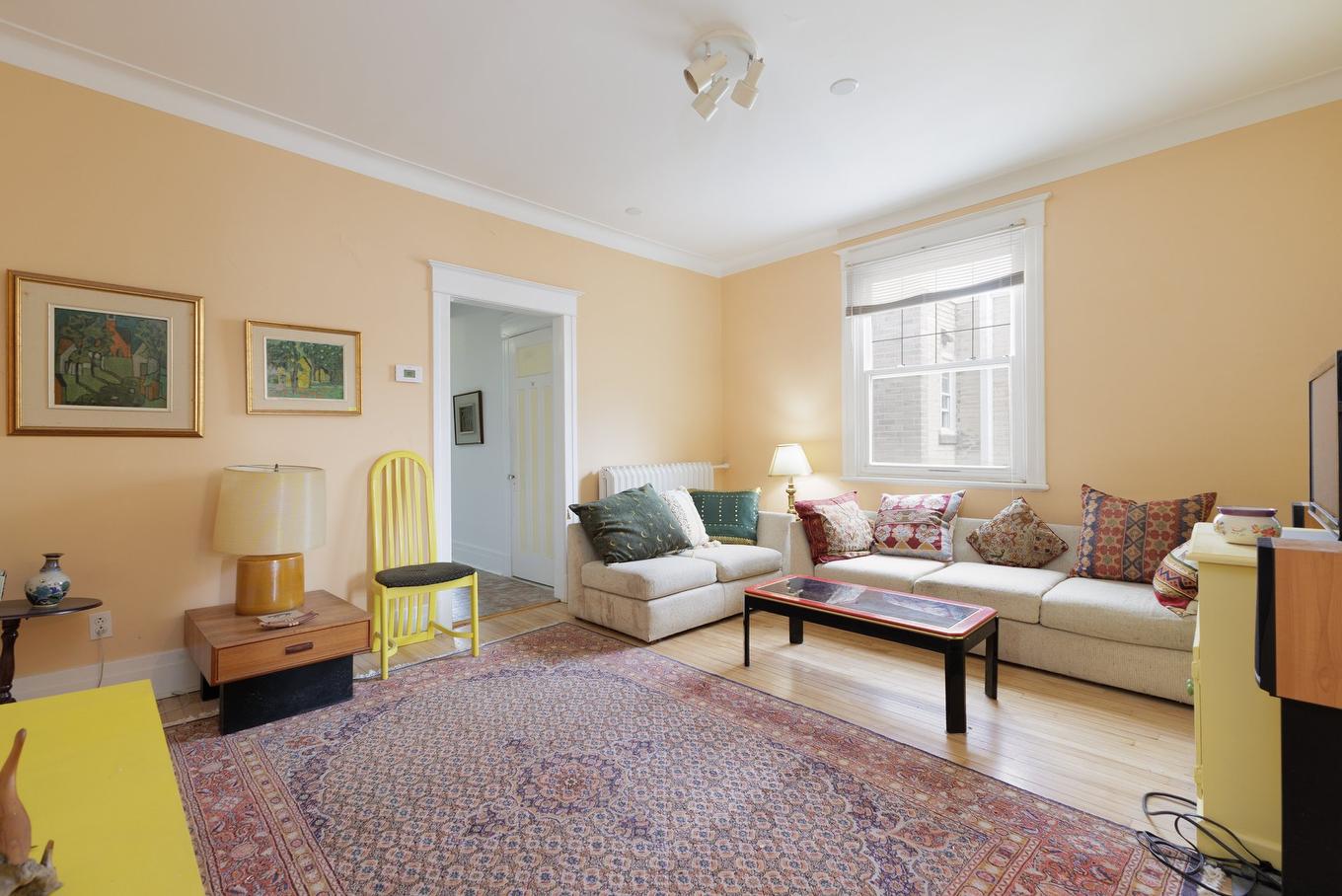 Living room - 2323 Av. Madison, Montréal (Côte-Des-Neiges/Notre-Dame-De-Grâce), QC - Indoor Photo Showing Living Room