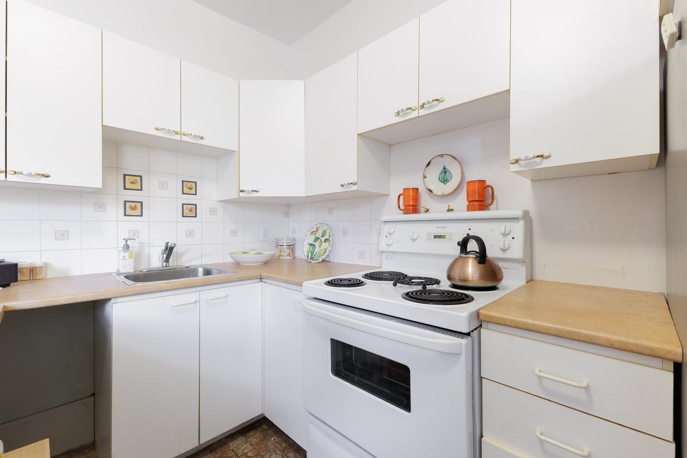 Kitchen - 2323 Av. Madison, Montréal (Côte-Des-Neiges/Notre-Dame-De-Grâce), QC - Indoor Photo Showing Kitchen