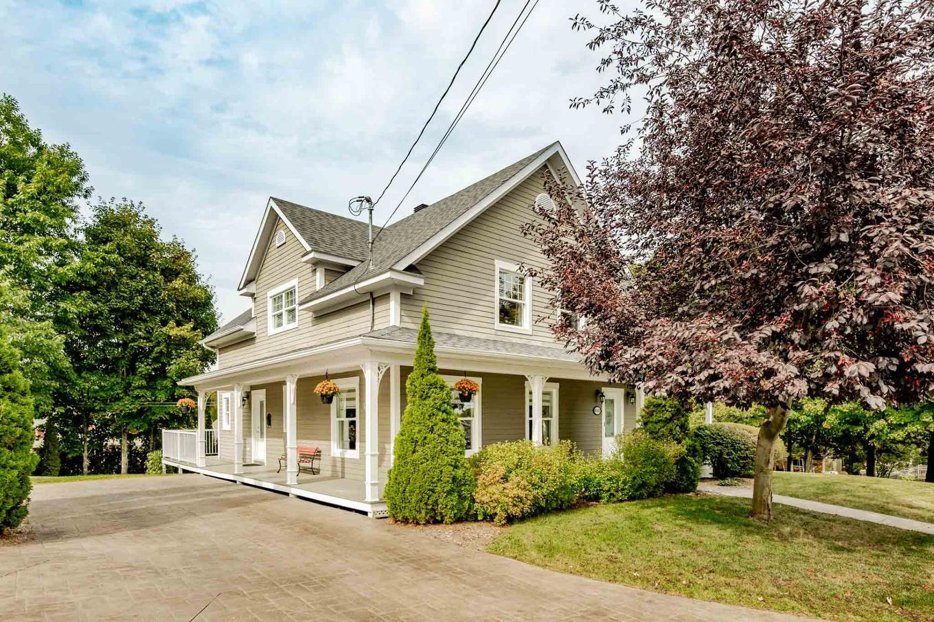 Frontage - 680 Mtée Des Pins S., Coaticook, QC - Outdoor With Deck Patio Veranda With Facade